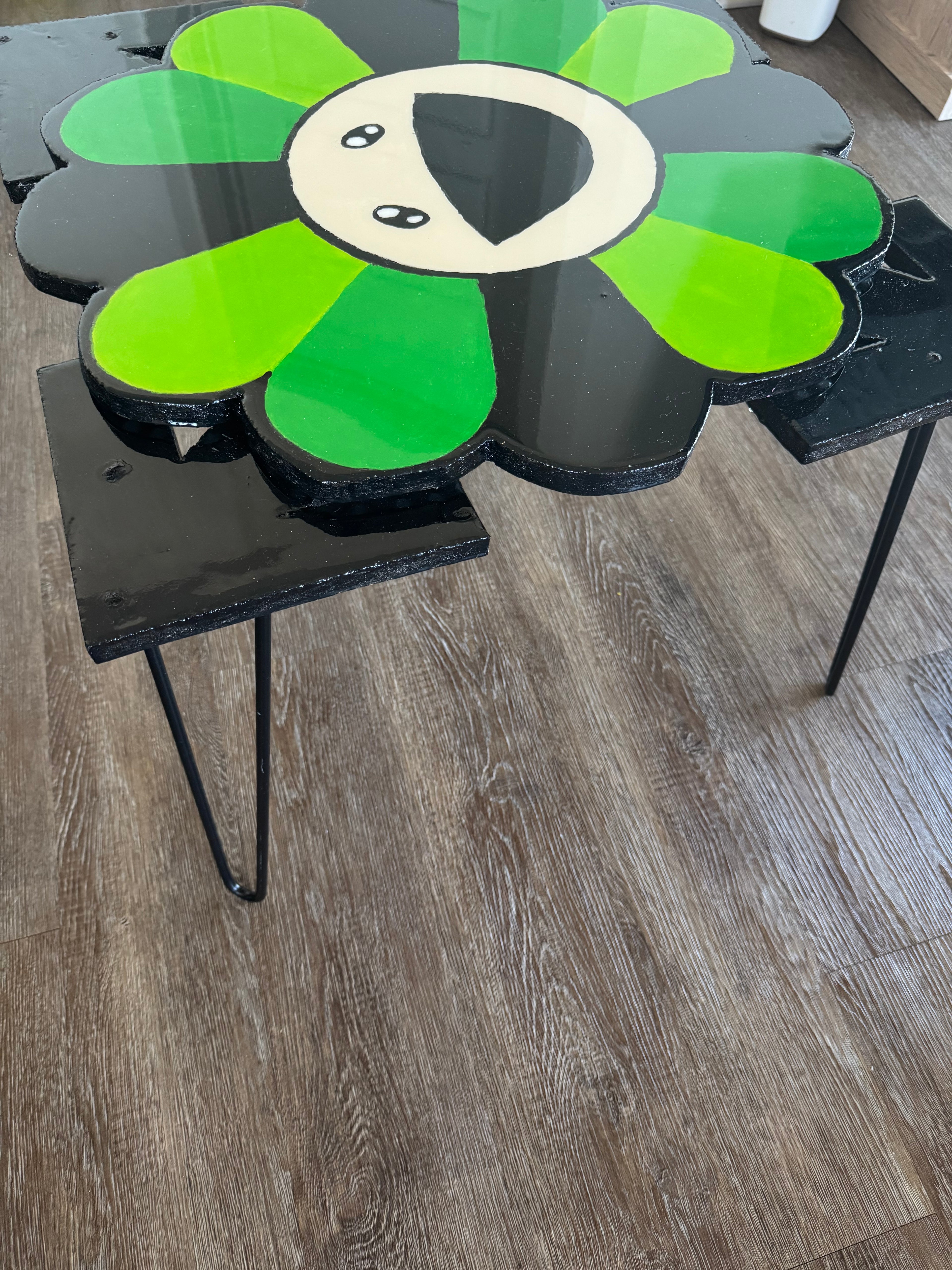 Flower spinning table